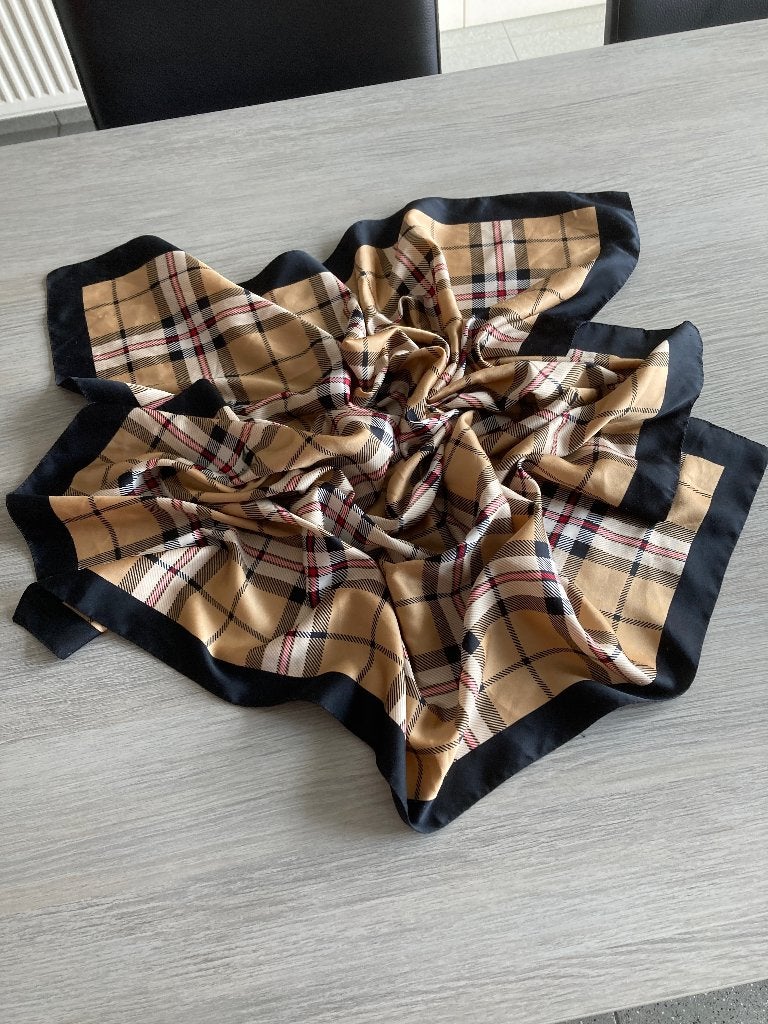 Mooie sjaals.Diverse vormen en kleuren. Zeer goede staat, Kleding | Dames, Mutsen, Sjaals en Handschoenen, Ophalen of Verzenden