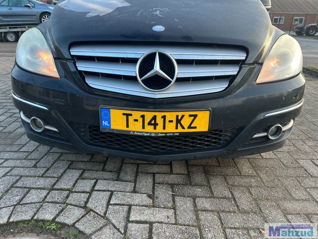 MERCEDES B KLASSE W245 zwart 191 voorbumper 2005-2011, Gebruikt, Mercedes-Benz AG, Mercedes-Benz, Mercedesstrasse 120
70372  Stuttgart, DE