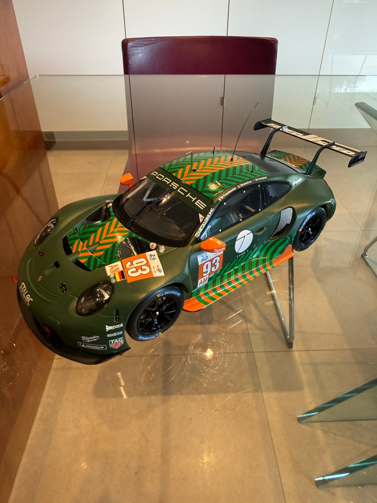 Porsche 911 RSR-19 1:18 24 uur Le Mans, Ophalen of Verzenden, Zo goed als nieuw, Auto, Overige merken