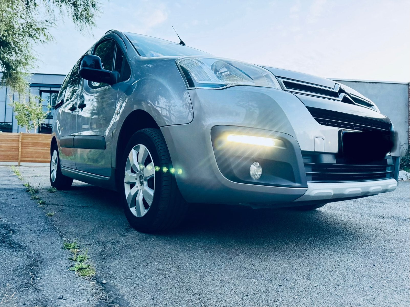 Citroen Berlingo à partir de l'année 12/2016, Argent ou Gris, Achat, Boîte manuelle, 5 portes