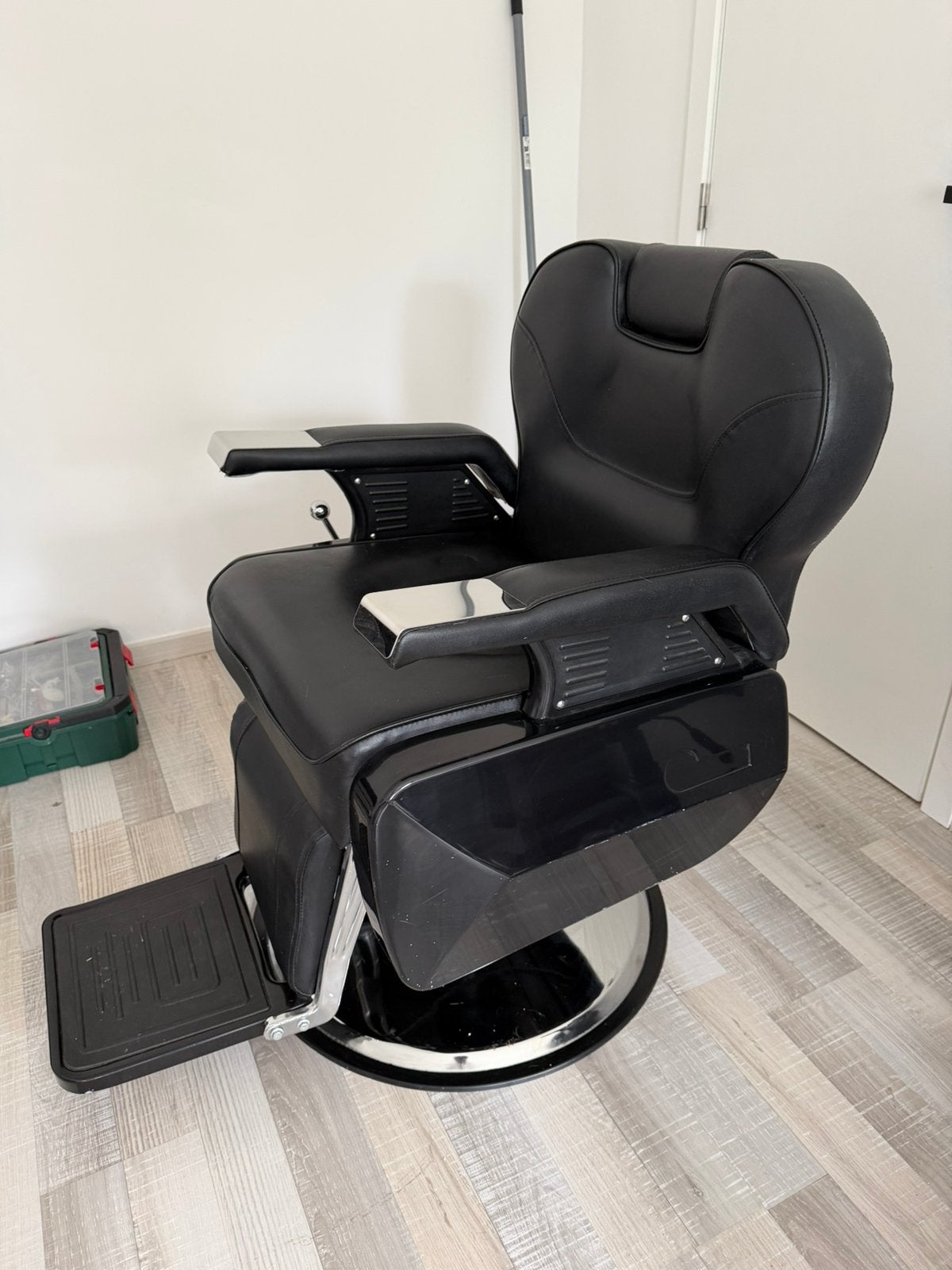 Fauteuil de coiffeur professionnel, Enlèvement