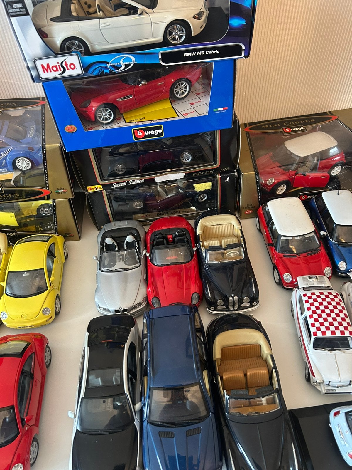 BMW 35 e stuk, Hobby en Vrije tijd, Modelauto's | 1:18, Ophalen of Verzenden, Zo goed als nieuw