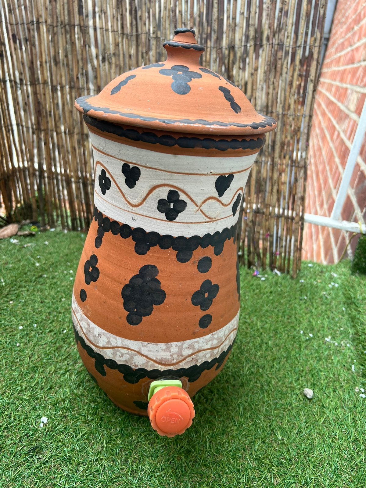 Un pot à eau marocain en terre cuite avec robinet, Antiquités & Art, Enlèvement