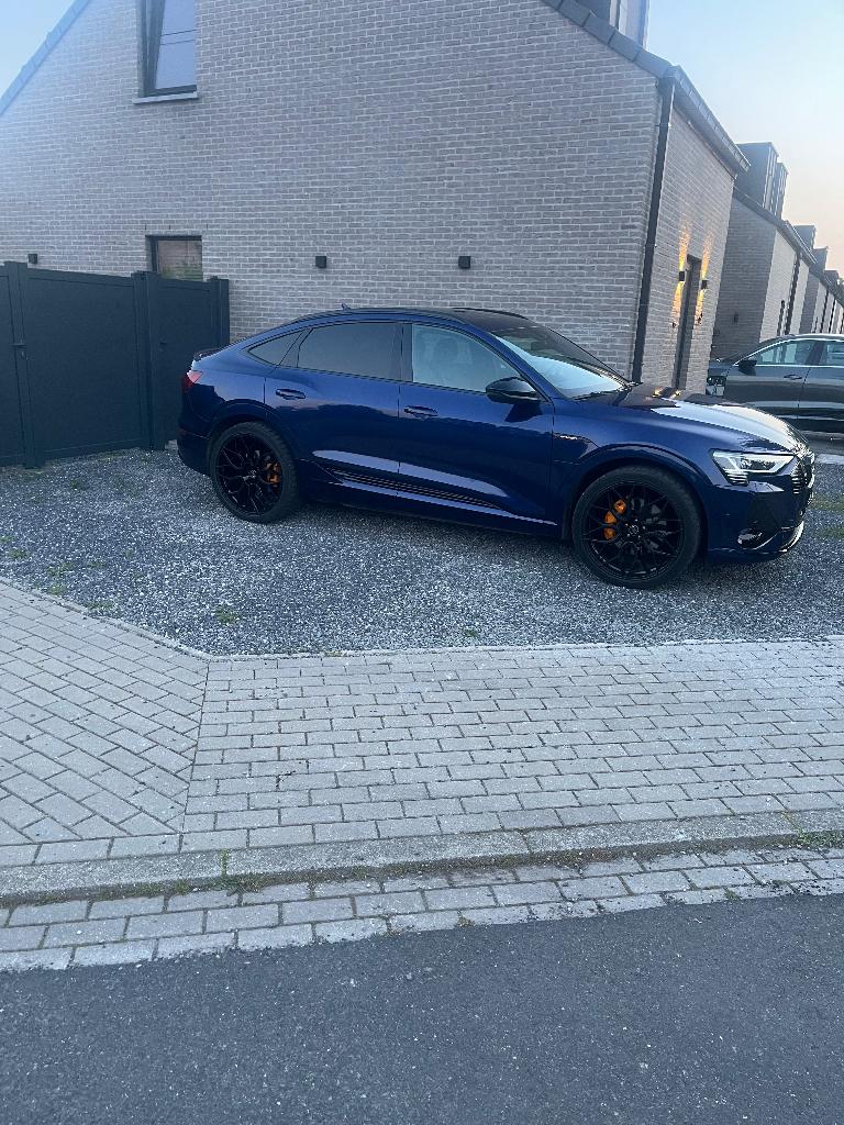 Audi Q8 Etron Sportback 55 2x S Line / Btw aftrekbaar/ Pano, Auto's, Audi, Particulier, e-tron, 4x4, ABS, Achteruitrijcamera, Adaptieve lichten