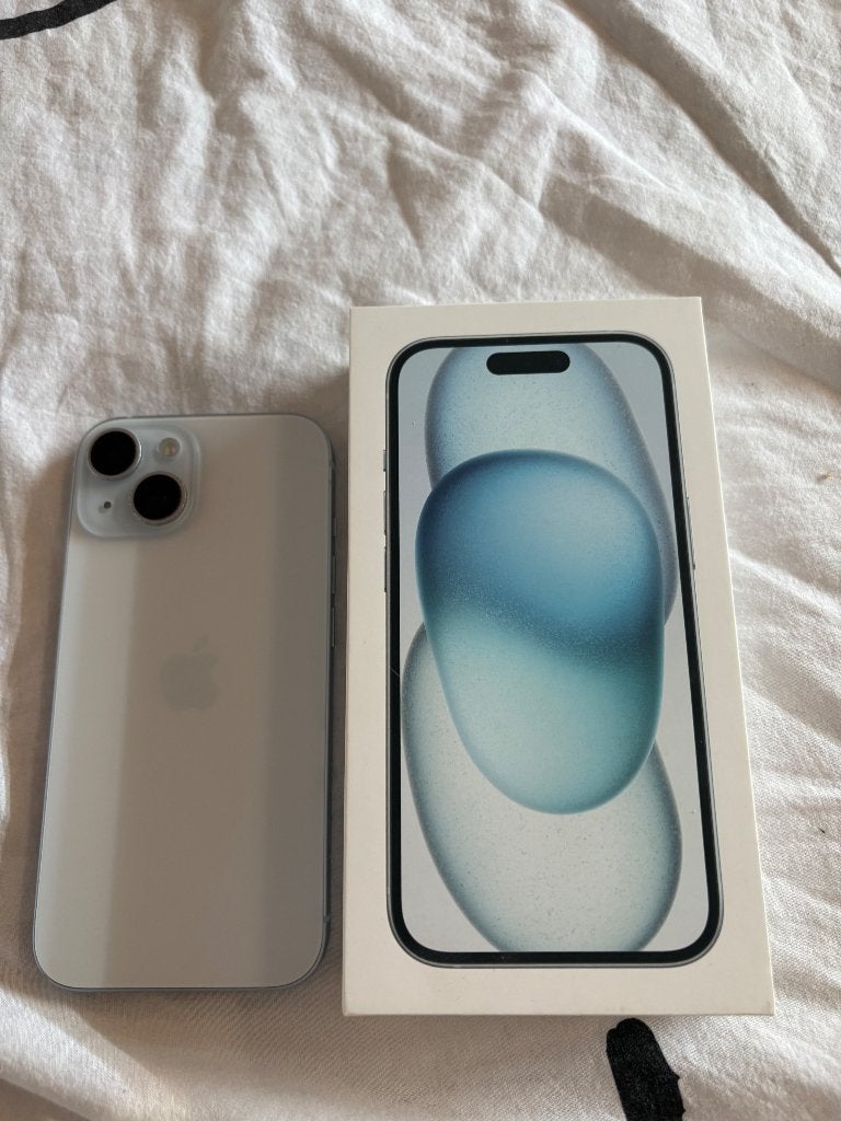 iPhone 15, Avec simlock (verrouillage SIM), 128 GB, IPhone 15, 88 %