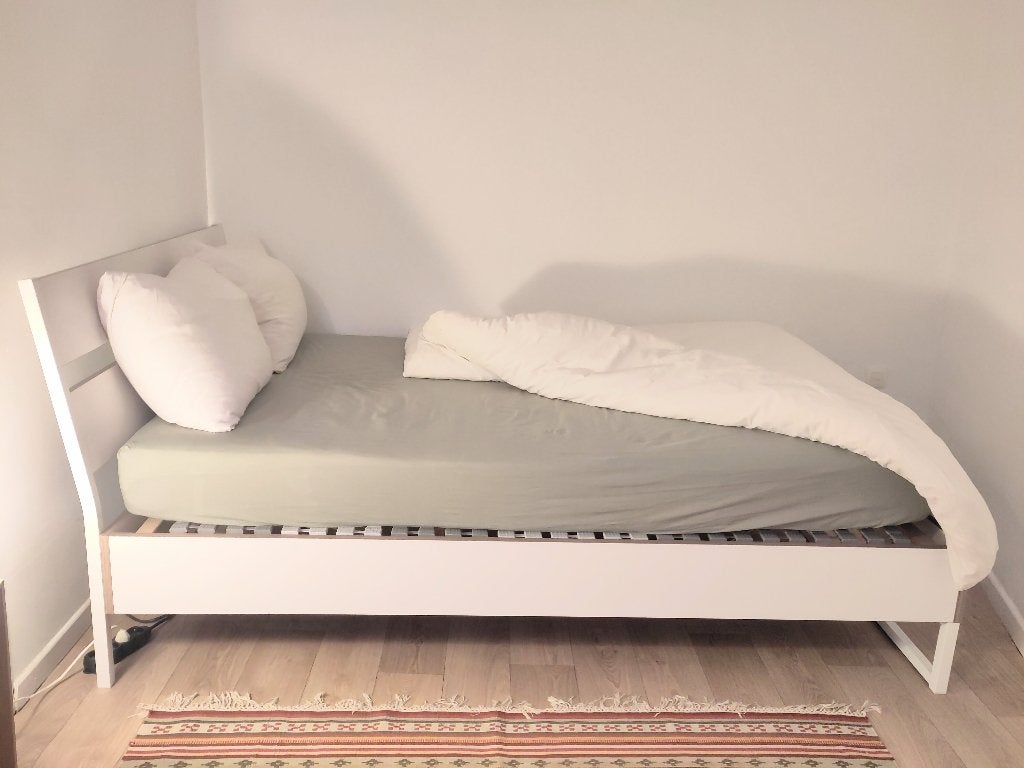 IKEA Trysil Bed + Lönset Base + Morgedal Mattress, 140cm, Huis en Inrichting, Slaapkamer | Bedden, Ophalen, Wit, Tweepersoons