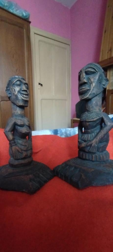 Sculptuur, kostbaar hout, gesigneerd door een heilige magiër, Antiek en Kunst, Ophalen of Verzenden, 20 - 50 cm, Hout, Bruin