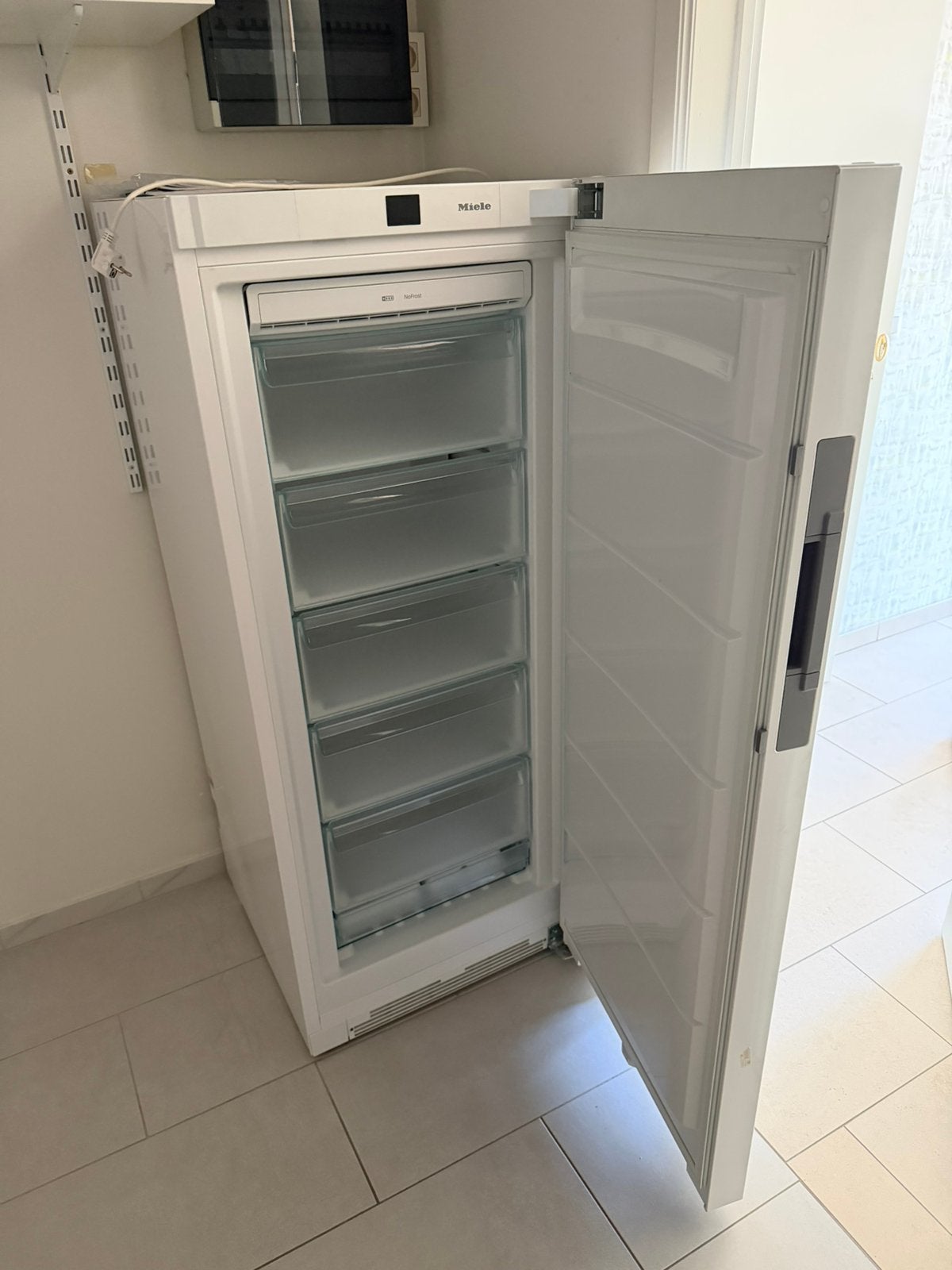 Miele diepvries - no frost - 194l - 6 laden -perfecte staat, Elektronische apparatuur, Vriezers en Diepvrieskisten, Ophalen, Zo goed als nieuw