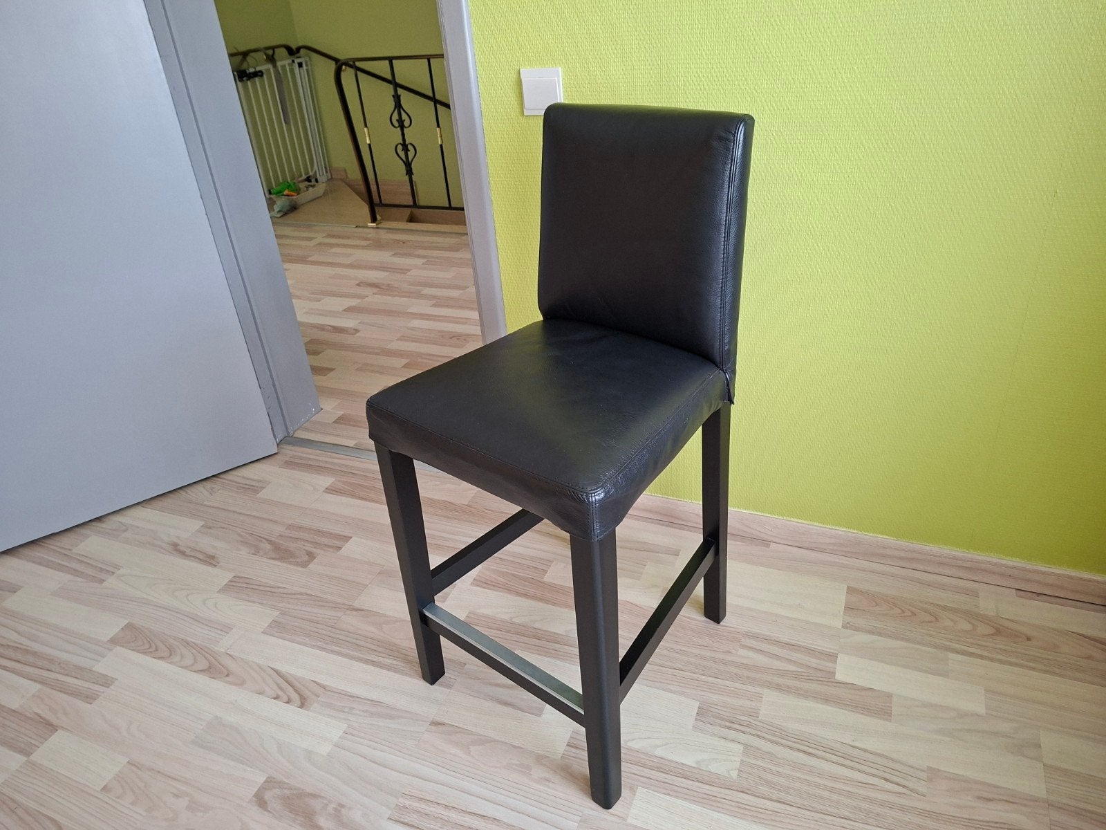 zo goed als nieuwe, aangename hoge ikea stoel., Ophalen