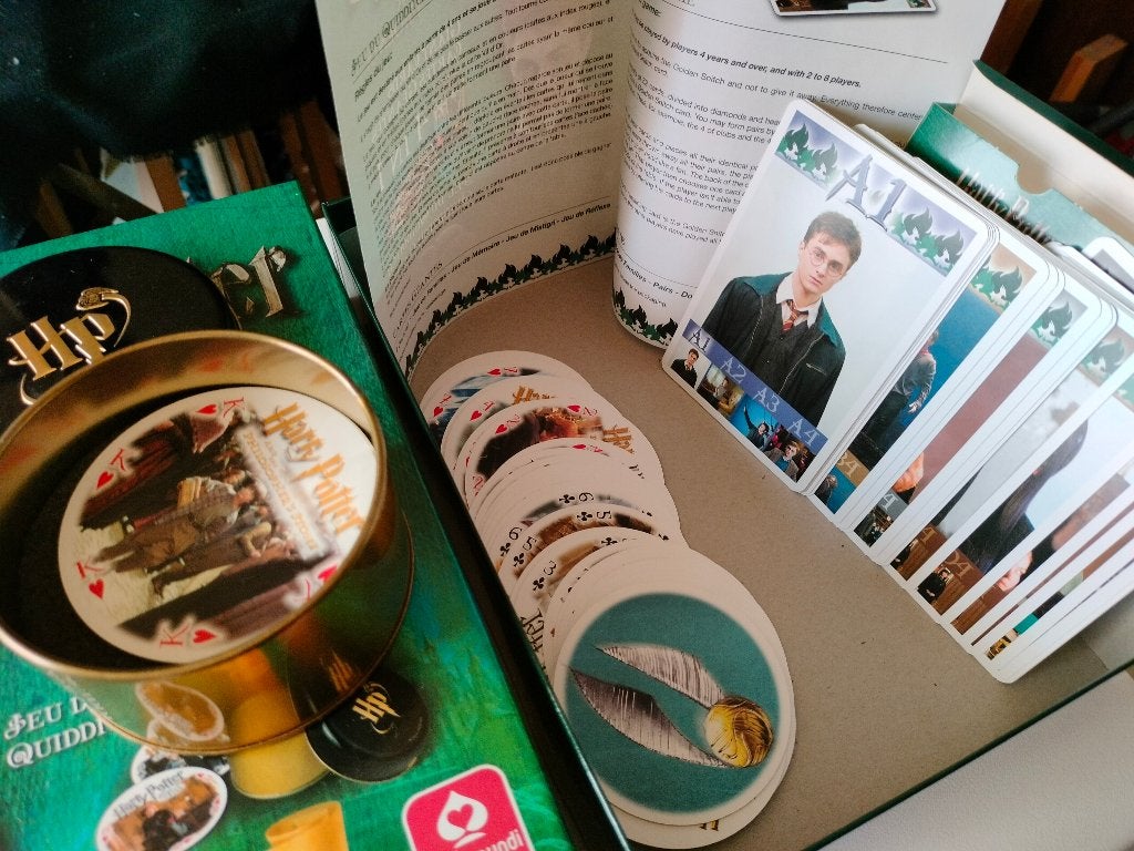 Harry Potter doos gezelschapsspel kaarten blikken speelkaart, Ophalen of Verzenden, Zo goed als nieuw