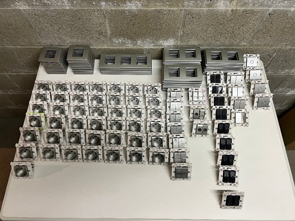 Elektro onderdelen bticino light tech, Doe-het-zelf en Bouw, Ophalen, Gebruikt, Overige merken, Overige typen