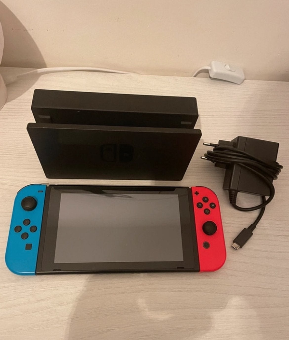 Nintendo switch V1 in goede staat + gratis games, Games en Spelcomputers, Spelcomputers | Nintendo Switch, Met games, Ophalen of Verzenden