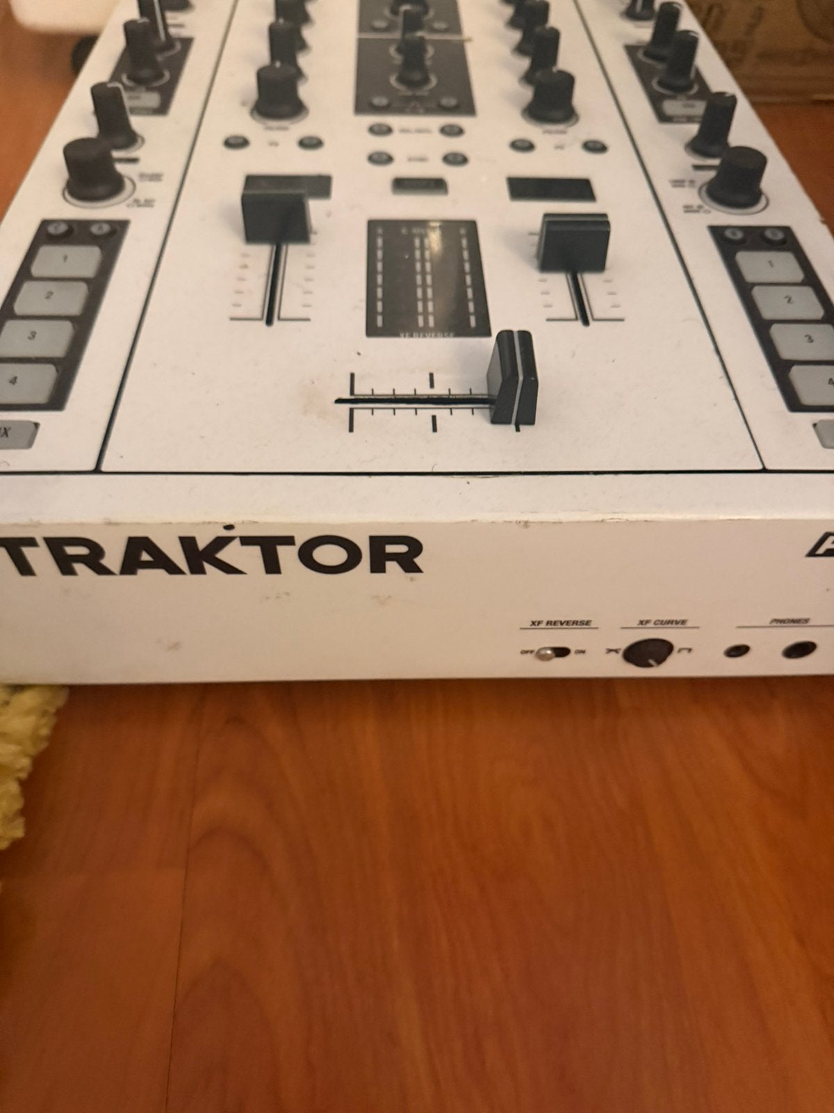 Native Instruments Traktor Kontrol Z2 — DVS-mixer, Ophalen, Gebruikt, Microfooningang