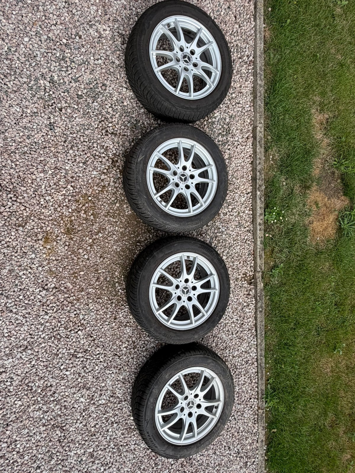 Jantes avec pneus d'hiver Mercedes, Autos : Pièces & Accessoires, Enlèvement, Pneus hiver, Pneu(s)