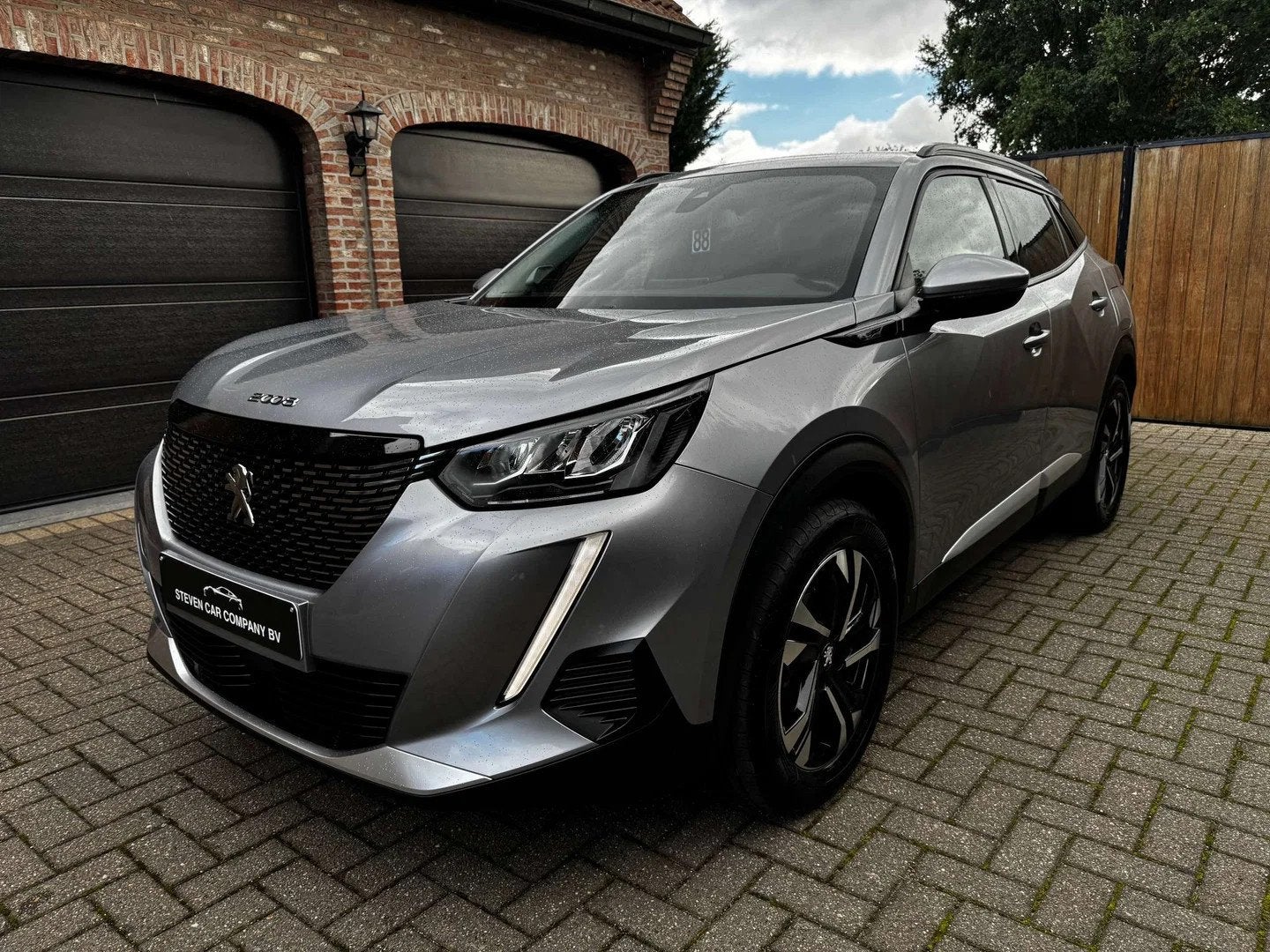 Peugeot 2008 | ALLURE | FULL LED | NAVI | CARPLAY | LEDER |, Autos, Euro 6, Entreprise, Boîte manuelle, Noir