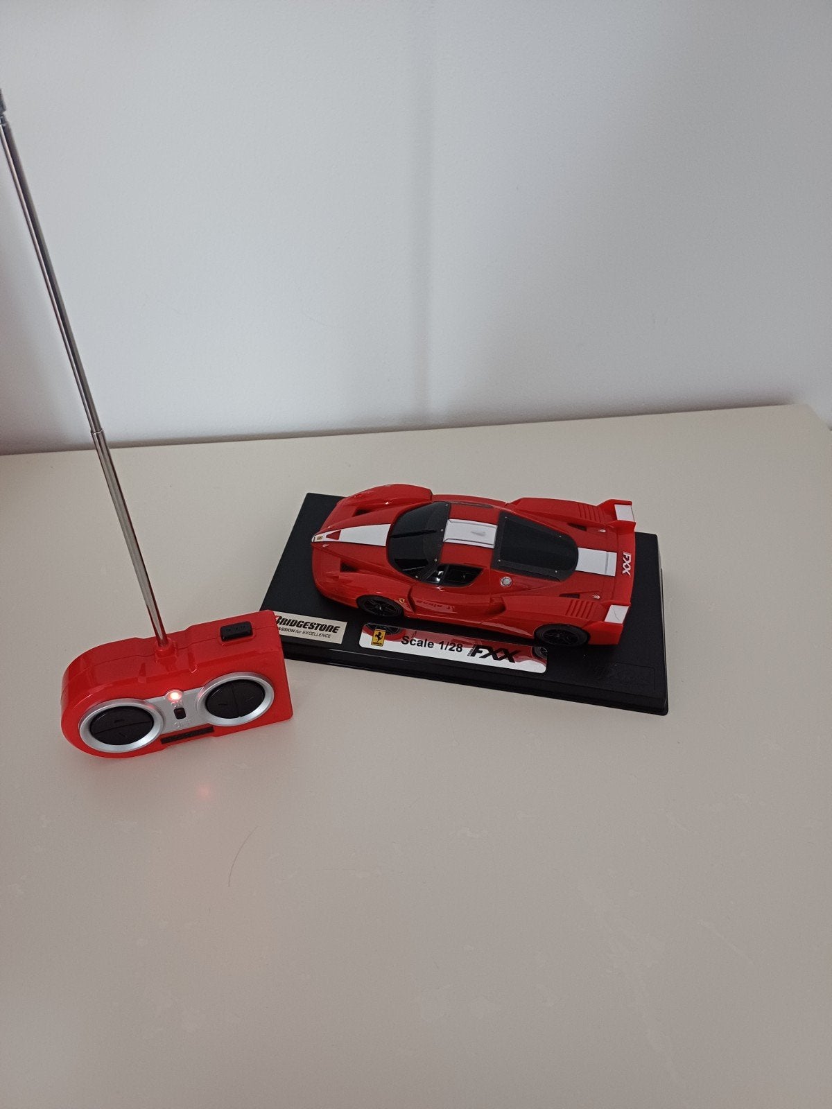 auto met afstandsbediening, Enlèvement, Télécommande