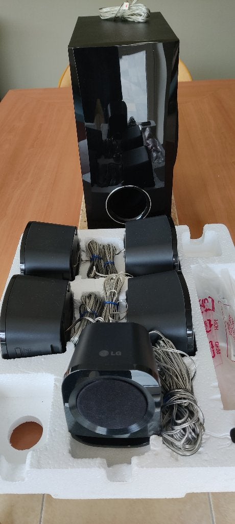 LG 5 boxen en een bass box, Audio, Tv en Foto, Ophalen, Zo goed als nieuw, Speakerset, Overige merken