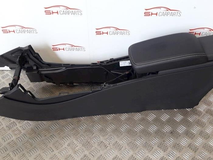 Middenconsoles van een Mercedes CLA, Gebruikt, -, Ophalen of Verzenden, -