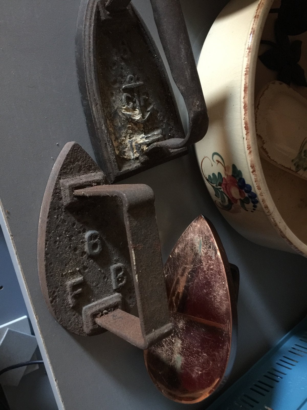 Heel oude strijkijzers antiek 10euro/stuk, Antiek en Kunst, Ophalen of Verzenden