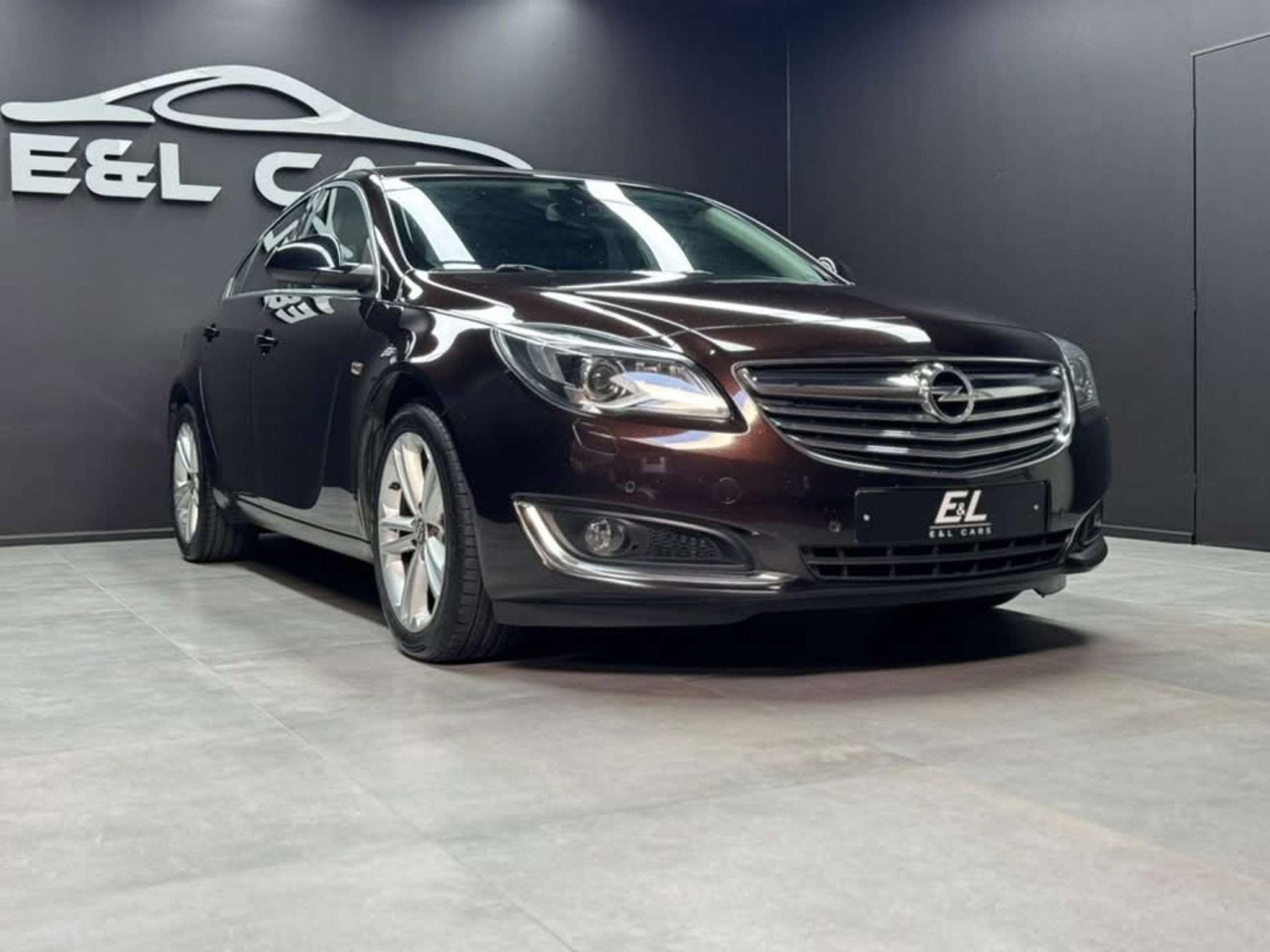 Opel Insignia Insignia 2.0 CDTi ECOTEC Cosmo *12 mois de gar, Auto's, 4 deurs, Zwart, 4 cilinders, Bruin