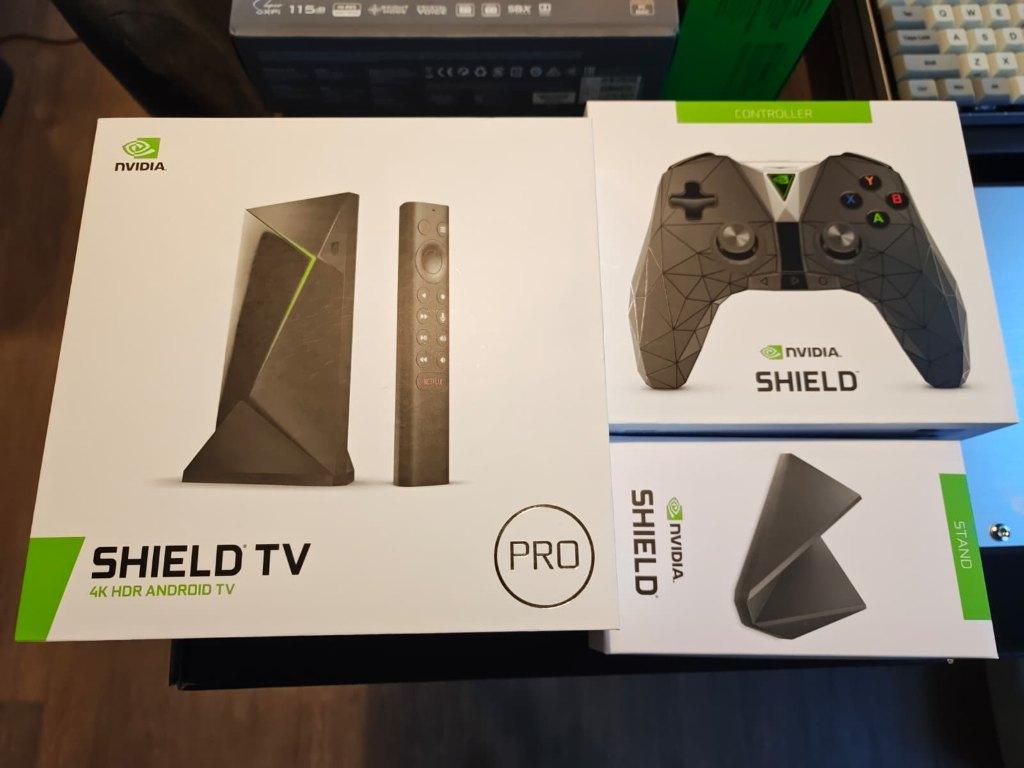 Nvidia Shield TV Pro 16GB + Standaard + Controller, Enlèvement ou Envoi, Neuf, Audio optique, Moins de 500 GB