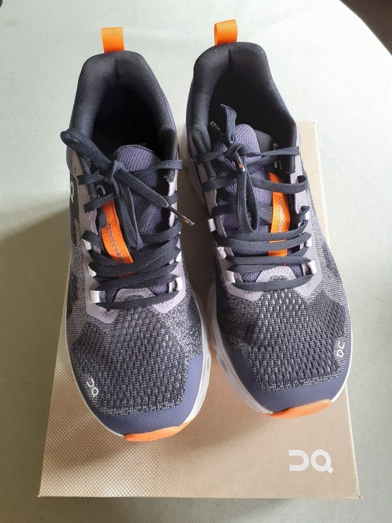 Chaussures de course Cloudcore, Neuf, Taille 38/40 (M), Gris, Course à pied ou Cyclisme