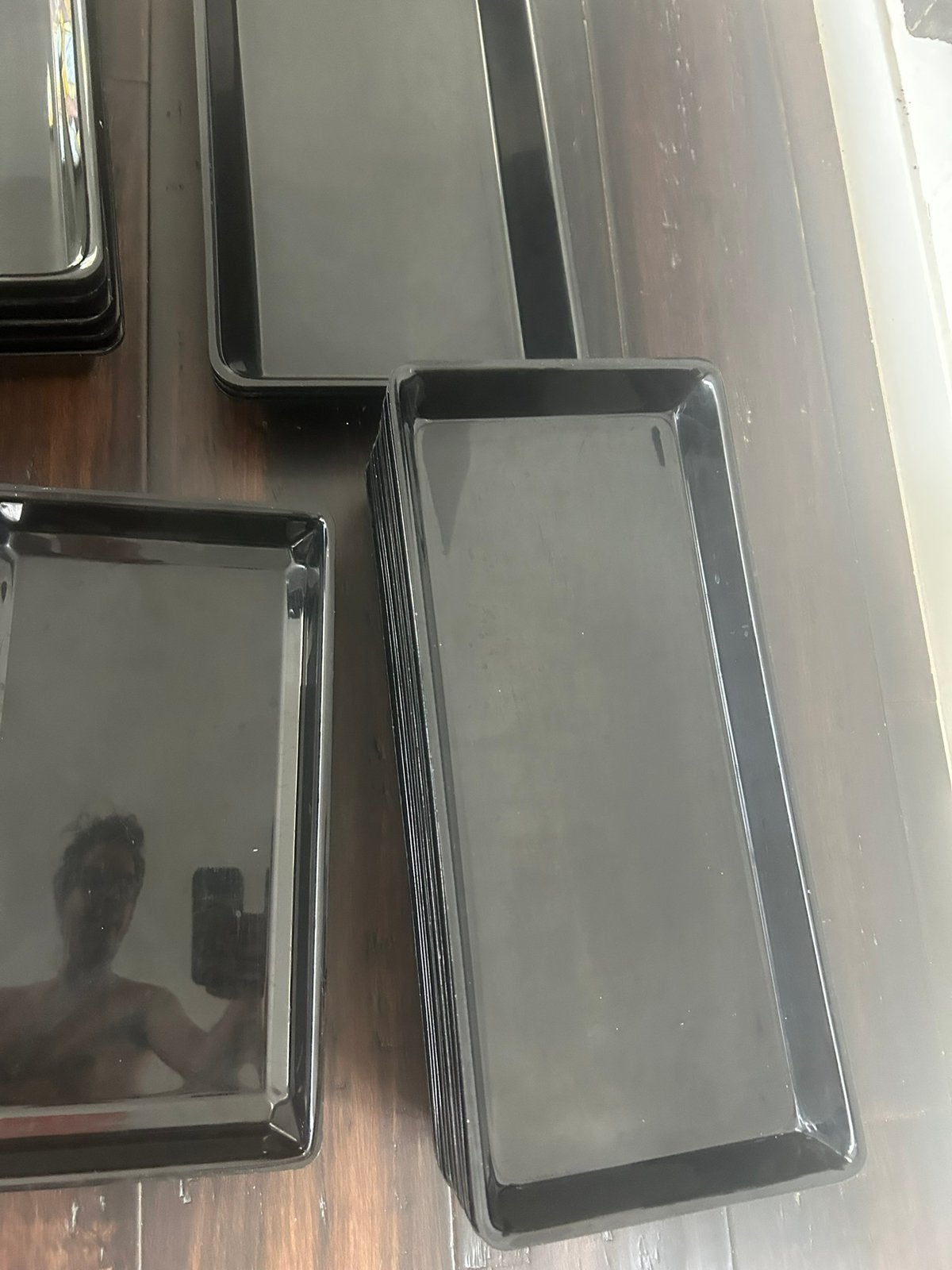 Lot de +100 plateaux plexi noirs – Boucherie / Traiteur, Enlèvement