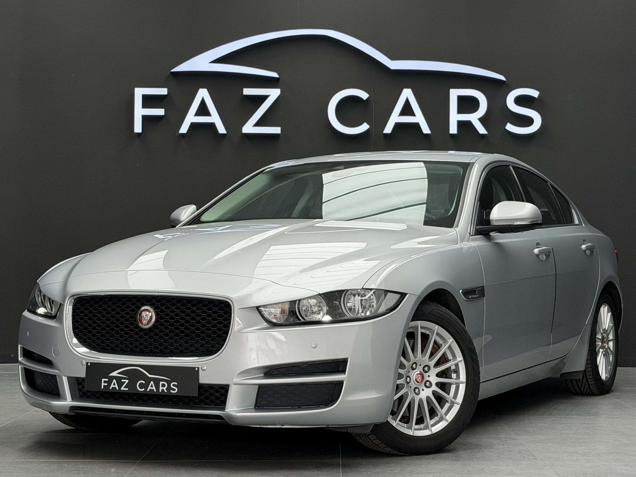 Jaguar XE 2.0 D E-Performance * GPS + REGU + GARANTIE *, Autos, Jaguar, Argent ou Gris, Achat, Entreprise, Boîte manuelle