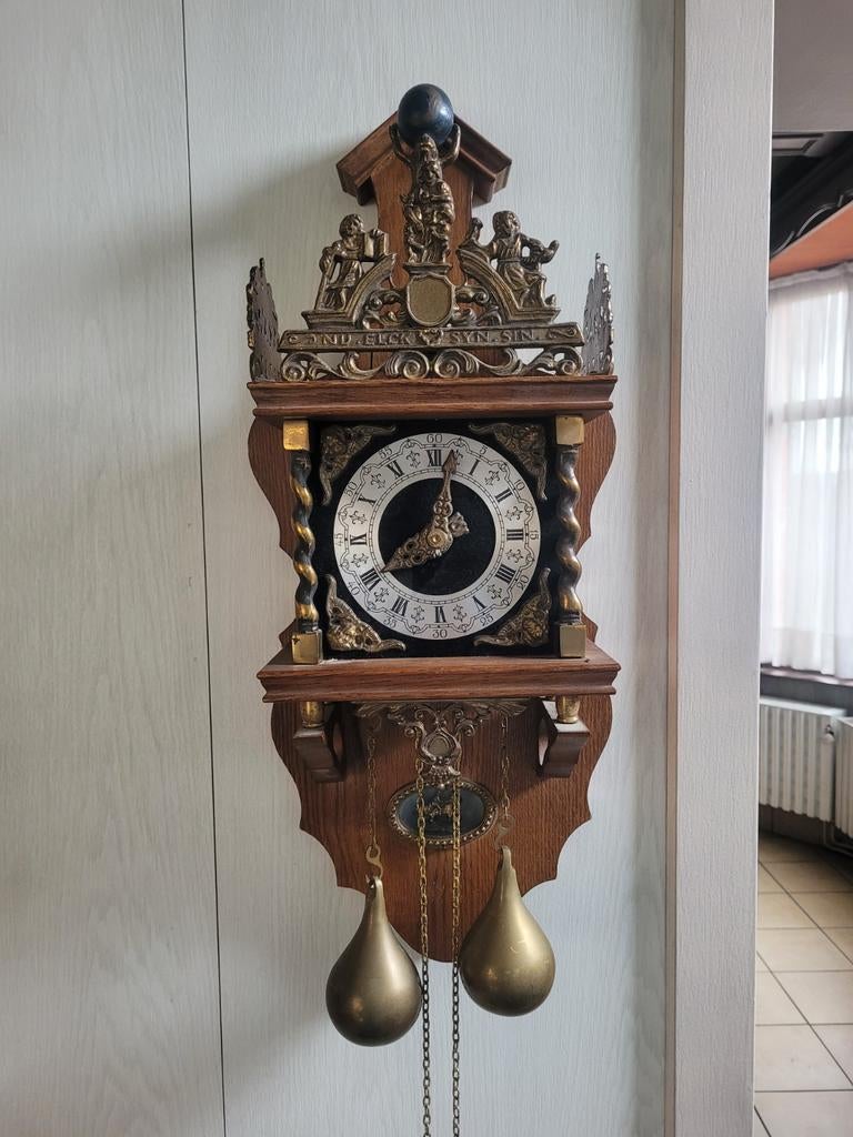 Zaanse wandklok, Ophalen