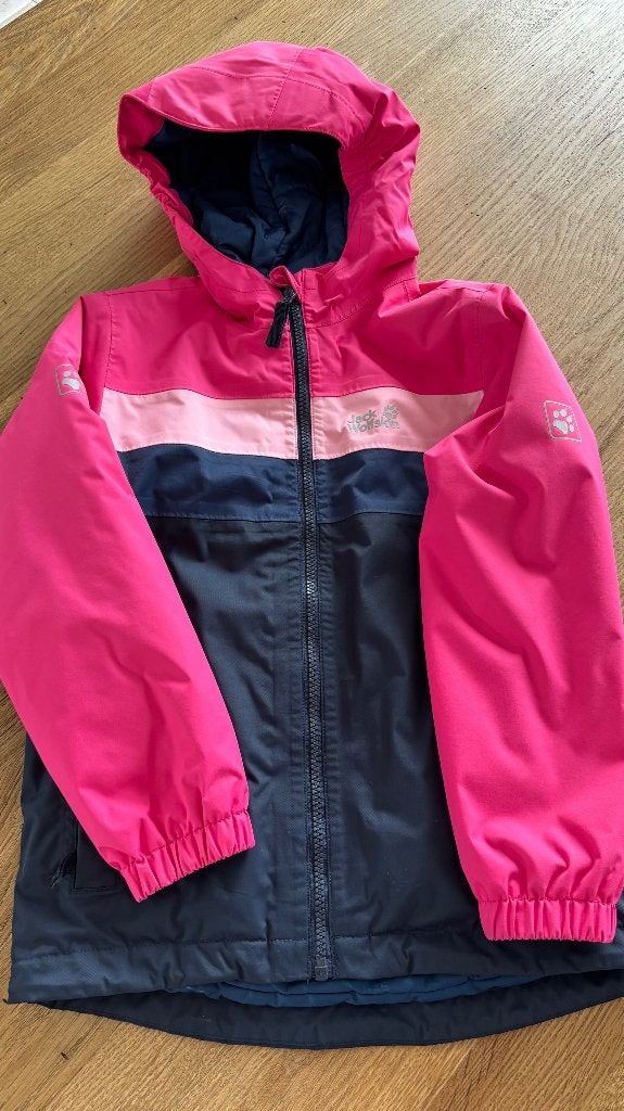 Jack wolfskin jas 128, Meisje, Jack Wolfskin, Ophalen of Verzenden, Zo goed als nieuw