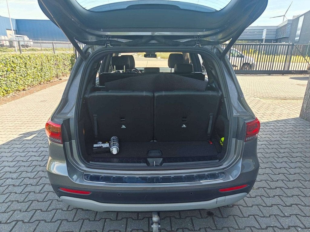 Mercedes-Benz GLB 180 7-zit/LED/WarmLeder/18"/Trekhaak/CAM/P, Auto's, 135 pk, Gebruikt, 4 cilinders, 7 zetels