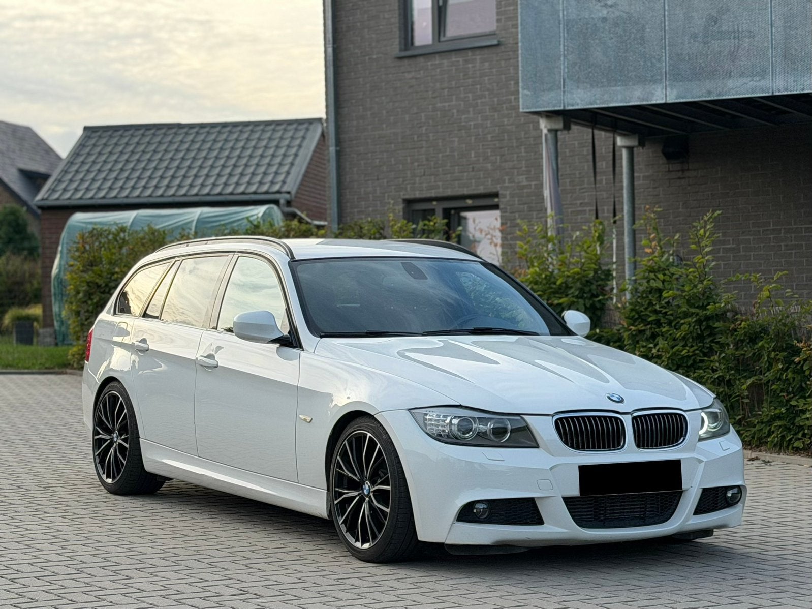 BMW 320D M-Sport édition E91, Autos, BMW, Euro 5, Boîte manuelle, Noir, 120 kW