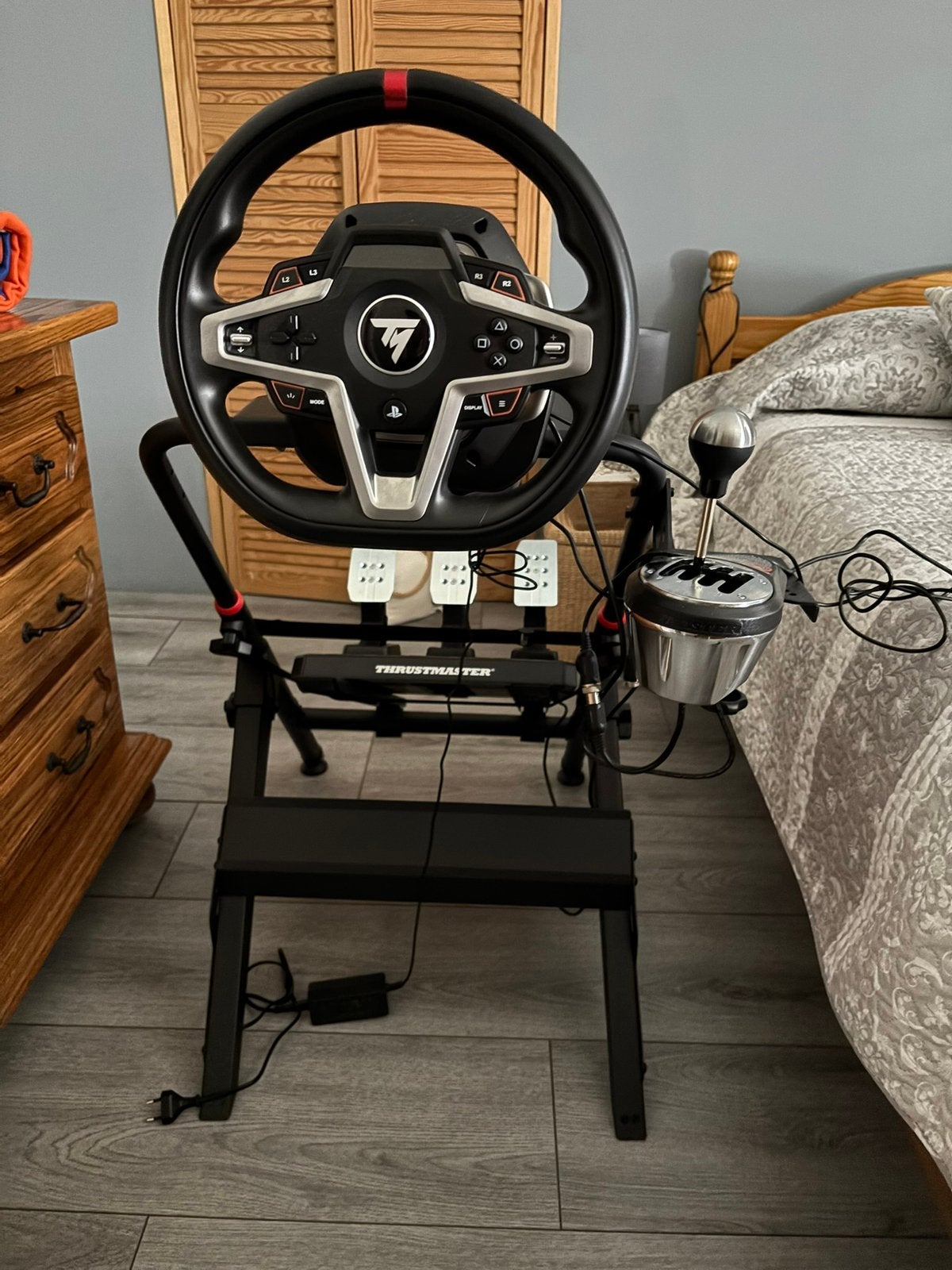 Thrustmaster wheel and pedals met cockpit inbegrepen en poke, Games en Spelcomputers, Spelcomputers | Xbox | Accessoires, Ophalen