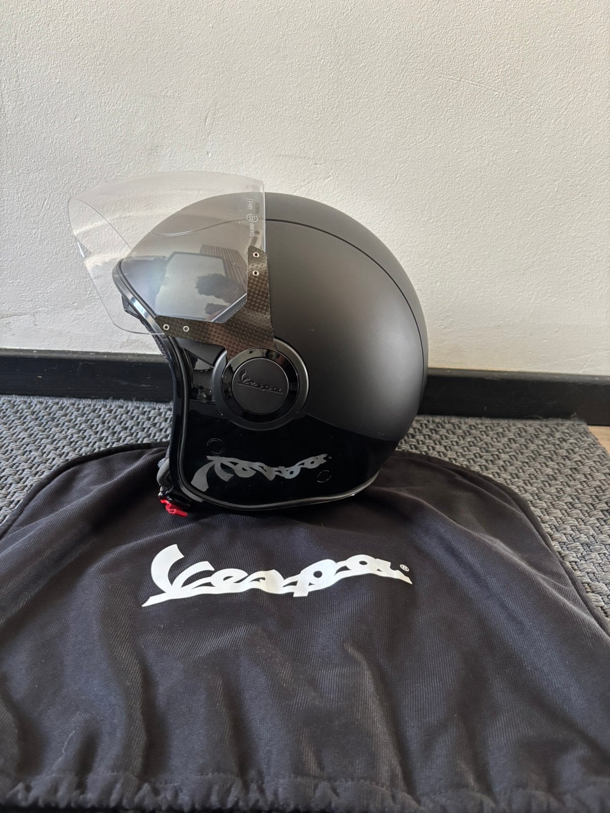 Vespa jethelm zwart, Fietsen en Brommers, Ophalen, Zo goed als nieuw
