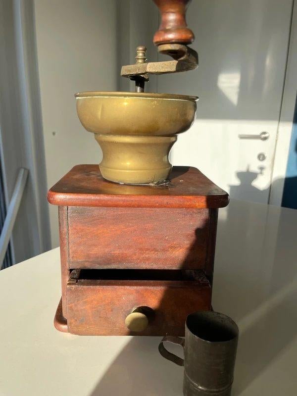 Oude koffiemolen met maatje, Antiek en Kunst, Ophalen of Verzenden