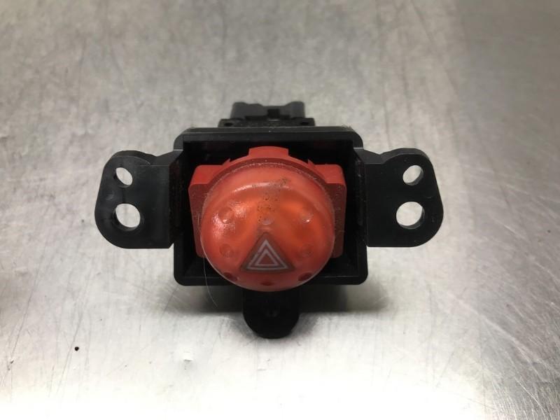 COMMUTATEUR DE FEUX DE DETRESSE Nissan Almera Tino (V10M), Utilisé, Nissan