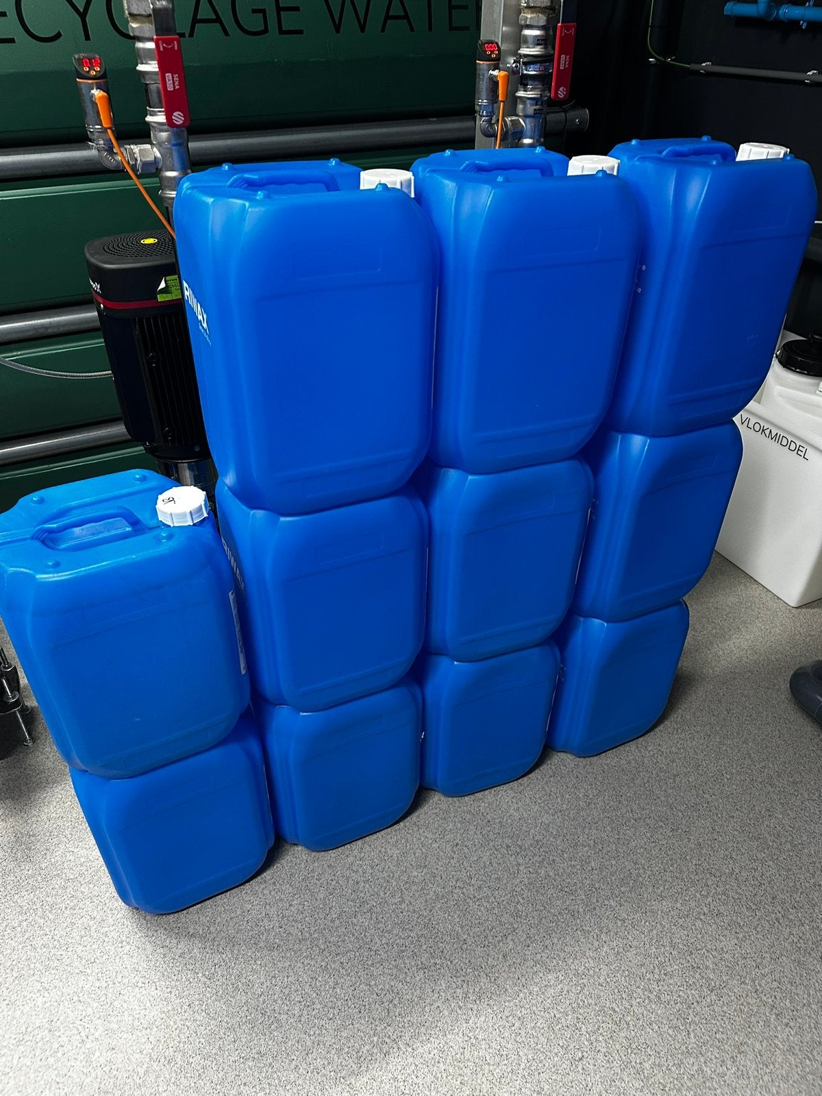 20L bidons jerrycans, Ophalen, Zo goed als nieuw