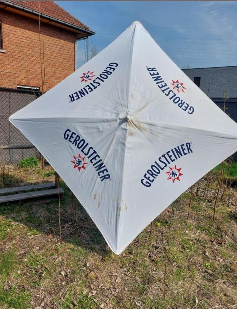 Parasol Gerolsteiner, Enlèvement