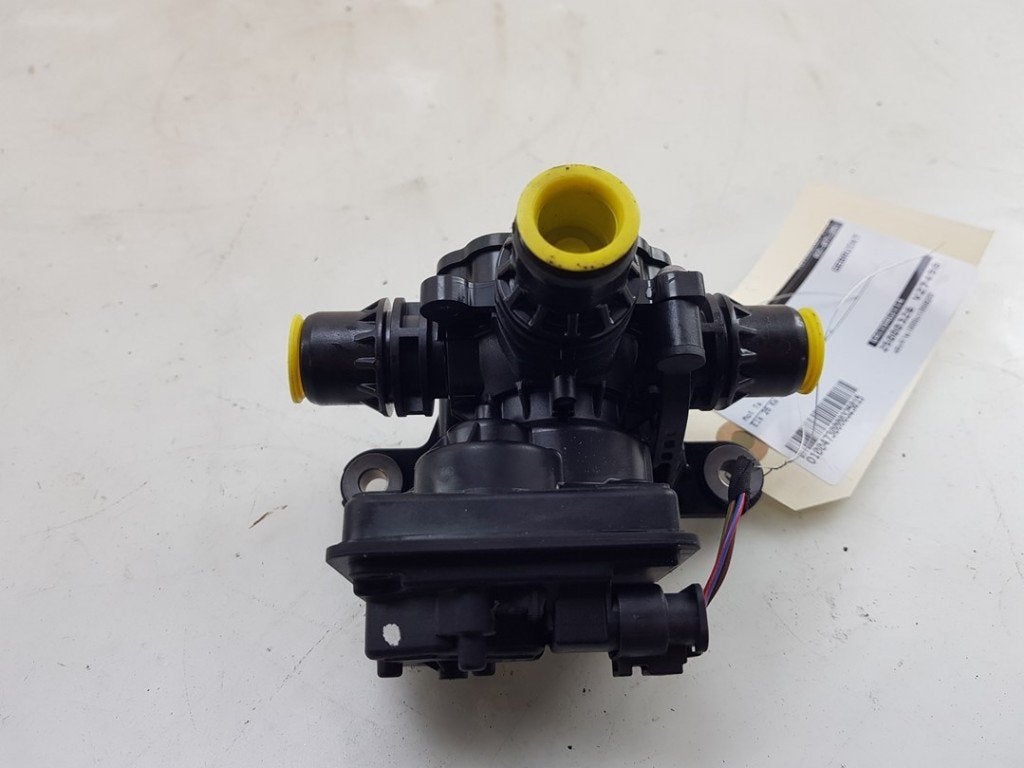 EXTRA EAU POMPE BMW i7 (01-2022/-) (|64119462114|9462114|), Utilisé, BMW, Petuelring 130
80809  München, DE, Bayerische Motoren Werke AG