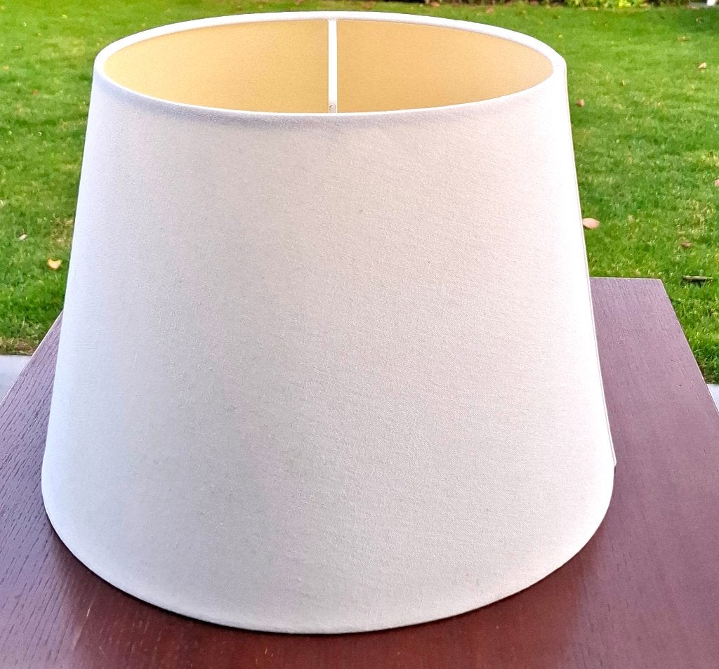 Hoekige ronde lampenkap van witte stof  33/25/25, Gebruikt, Tafellamp, Wit, Rond