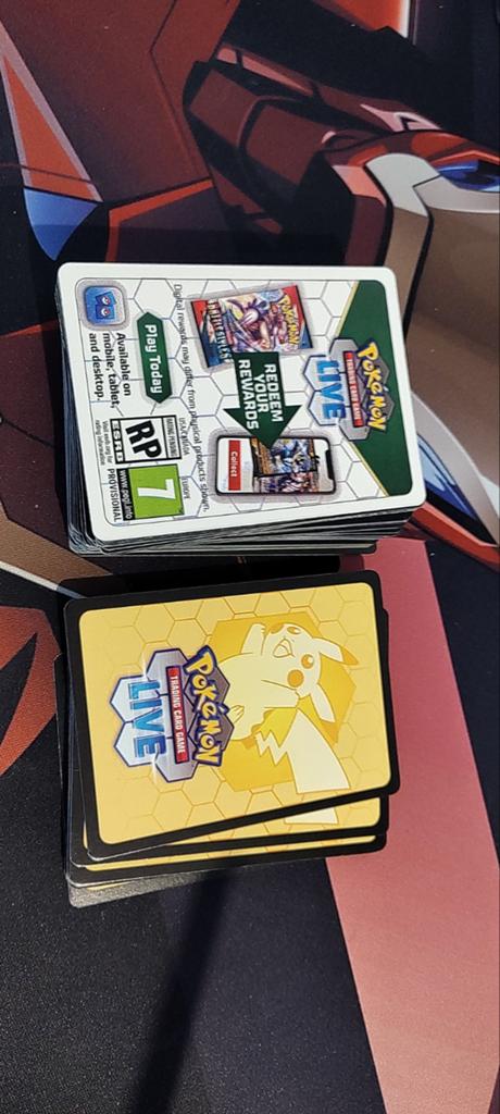 98 code kaarten Pokemon TGC live 2014-2026 + 10 chaos rising, Ophalen of Verzenden