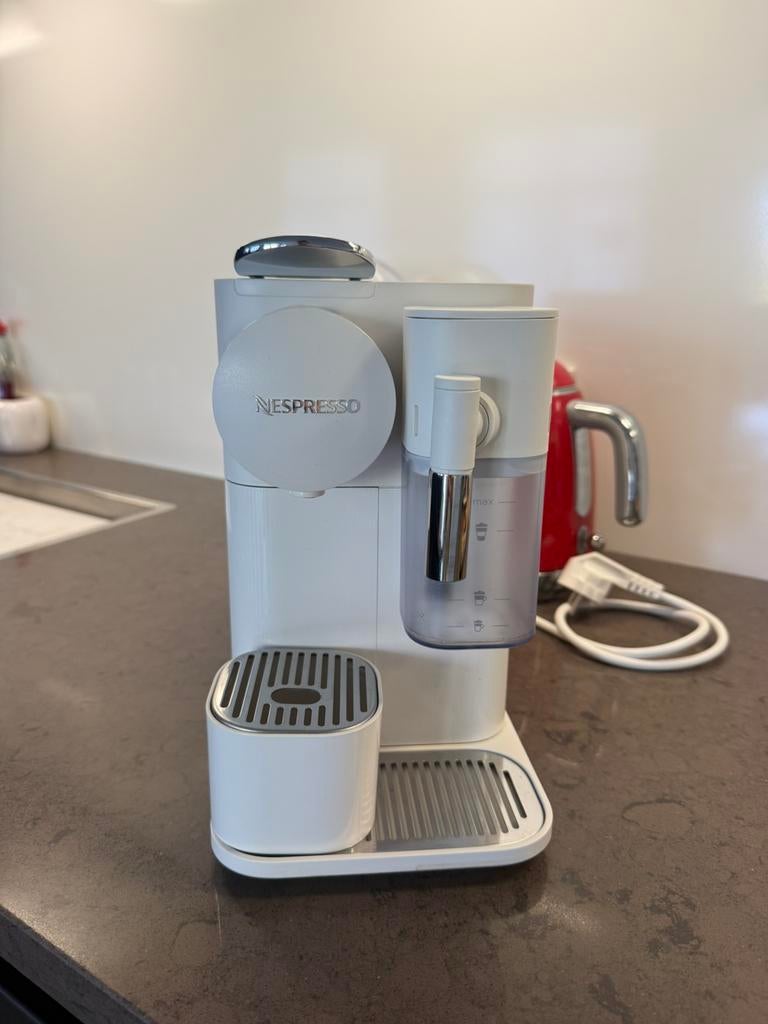 Nesspresso Latissima one, Enlèvement ou Envoi, Comme neuf, Cafetière