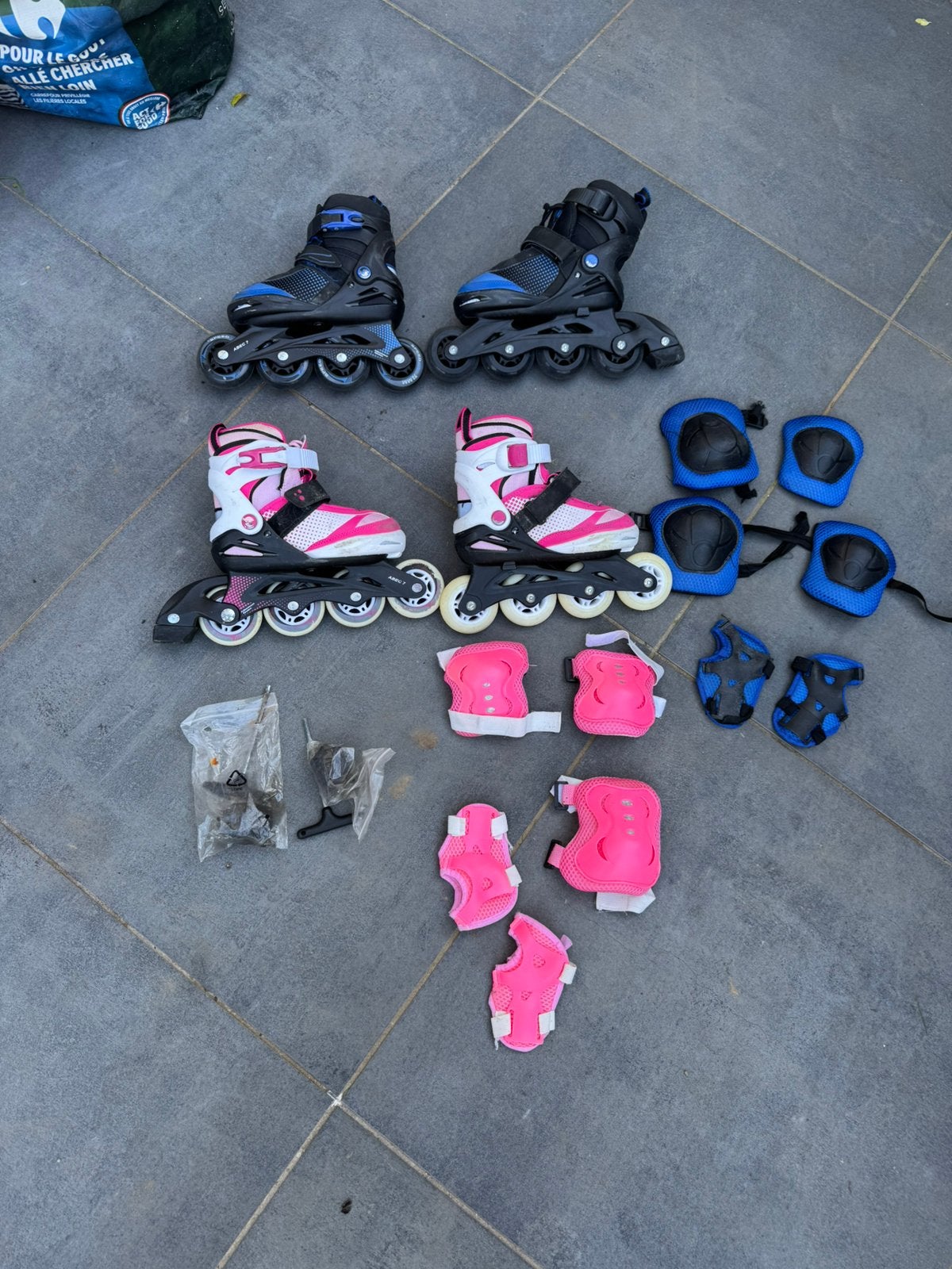 Patins à roulettes enfants (1 pour fille, 1 pour garcon), Enlèvement, Comme neuf, Enfants