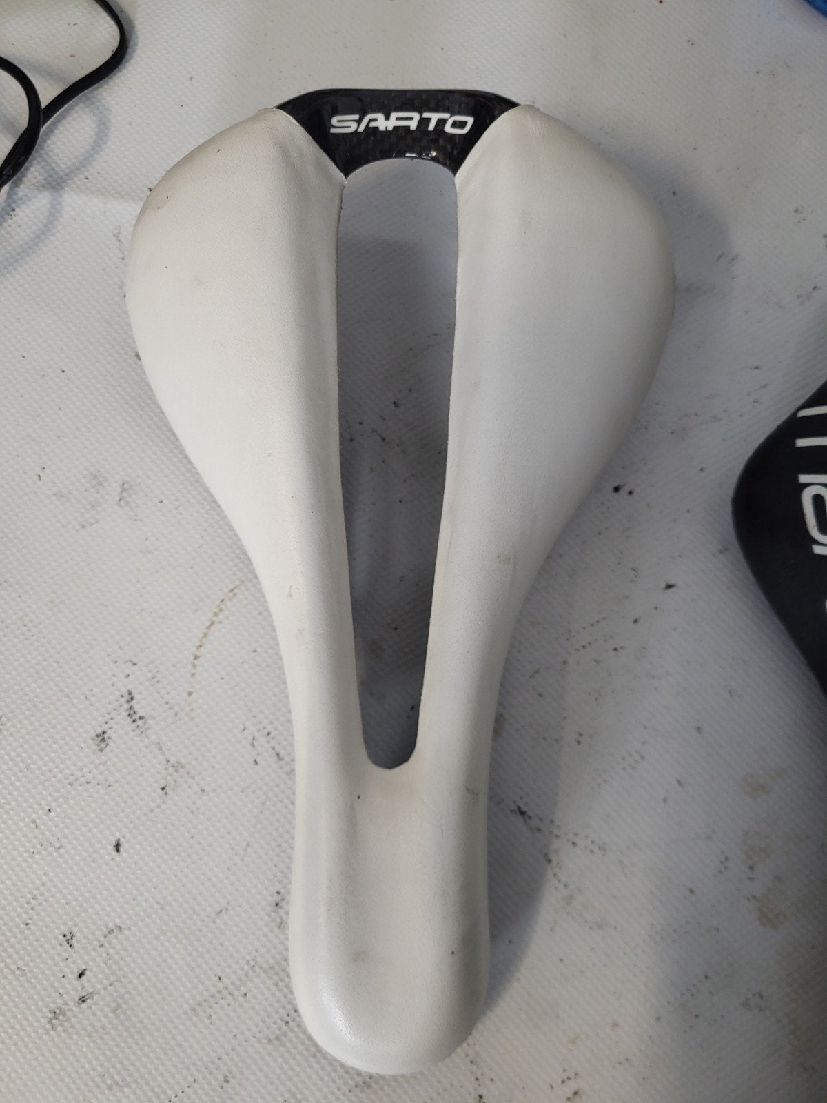 Sadle, Enlèvement, Selle