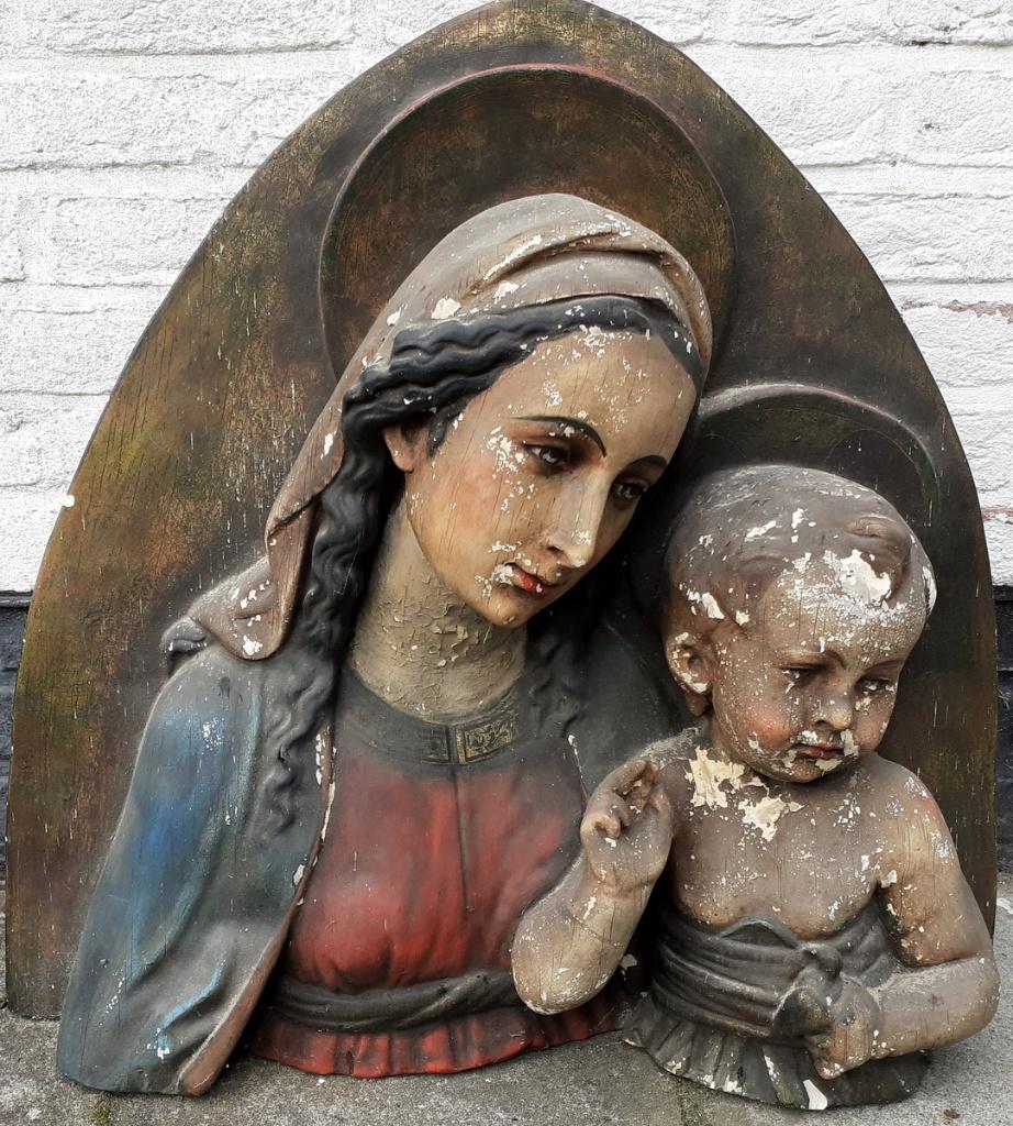 Oud beeld Maria en kind. L 57 * H 53 - D  12 cm. Gips., Ophalen