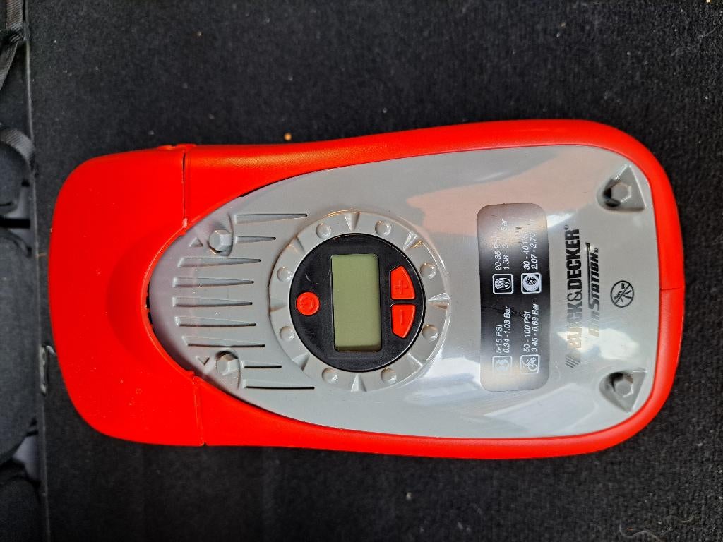 Compresseur BLACK+DECKER ASI300-QS (en ligne = à vendre), Enlèvement ou Envoi, Manomètre, Comme neuf