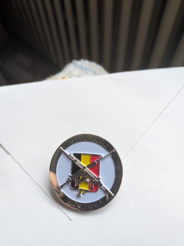 Monitor kleine wapens, Verzamelen, Militaria | Algemeen, Ophalen of Verzenden, Landmacht, Embleem of Badge