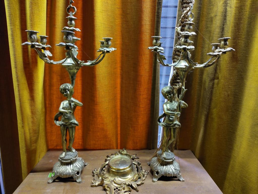 Ensemble de chandeliers en bronze avec figures d'anges, Antiquités & Art, Enlèvement