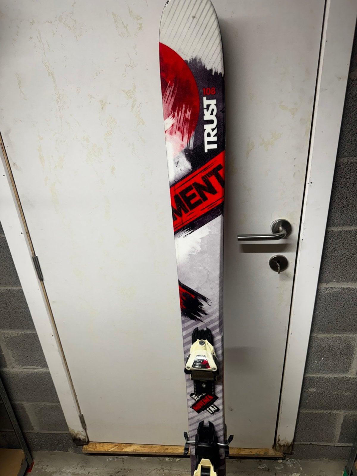 Ski Movement Trust 178 cm, Sports & Fitness, 160 à 180 cm, Autres marques, Skis, Comme neuf