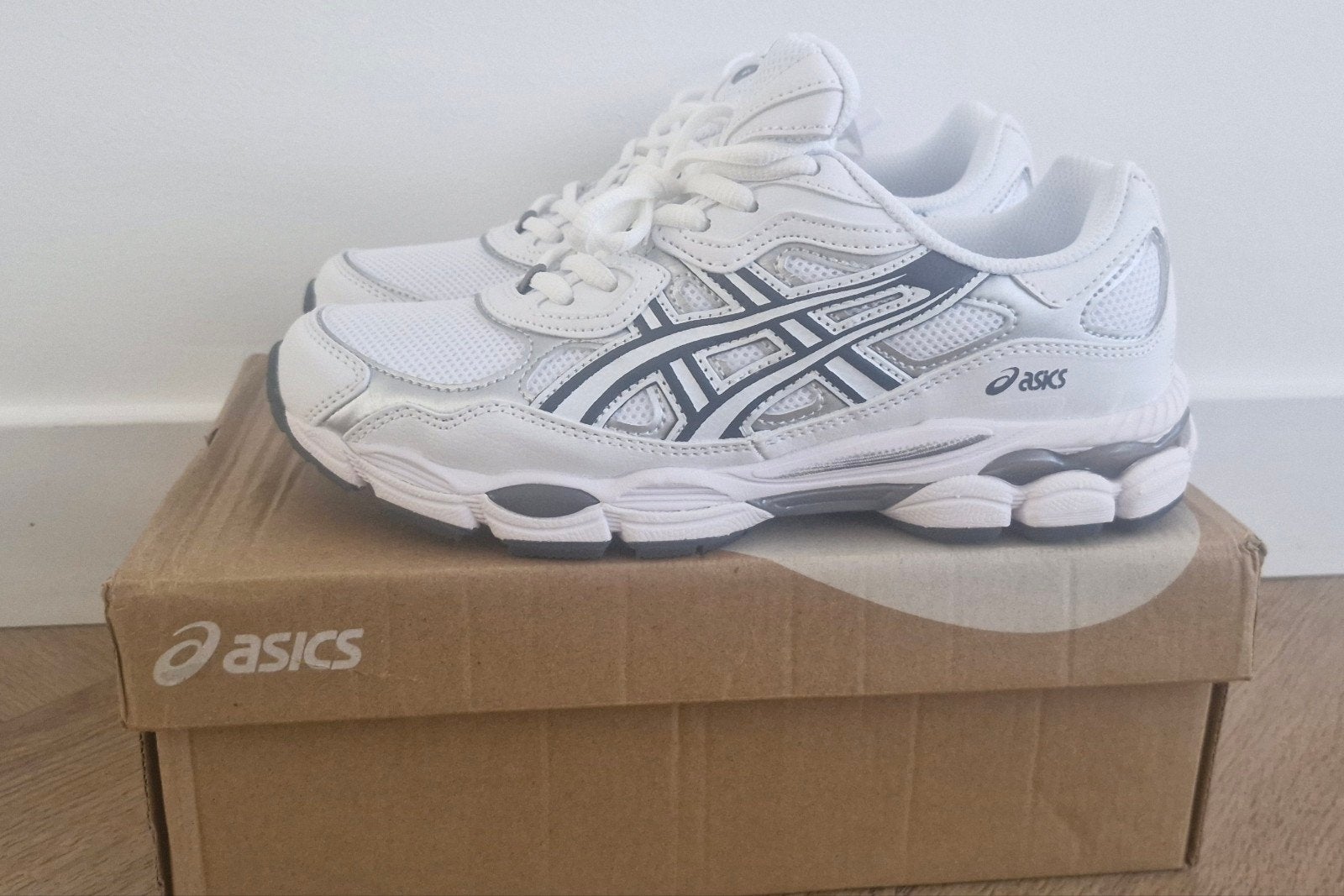 Nieuwe ASICS GEL NYC sneakers wit dames maat 39, Kleding | Dames, Ophalen of Verzenden, Wit, Sneakers